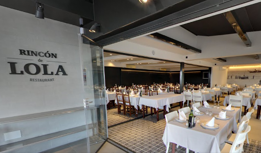 Rincón de Lola dining room